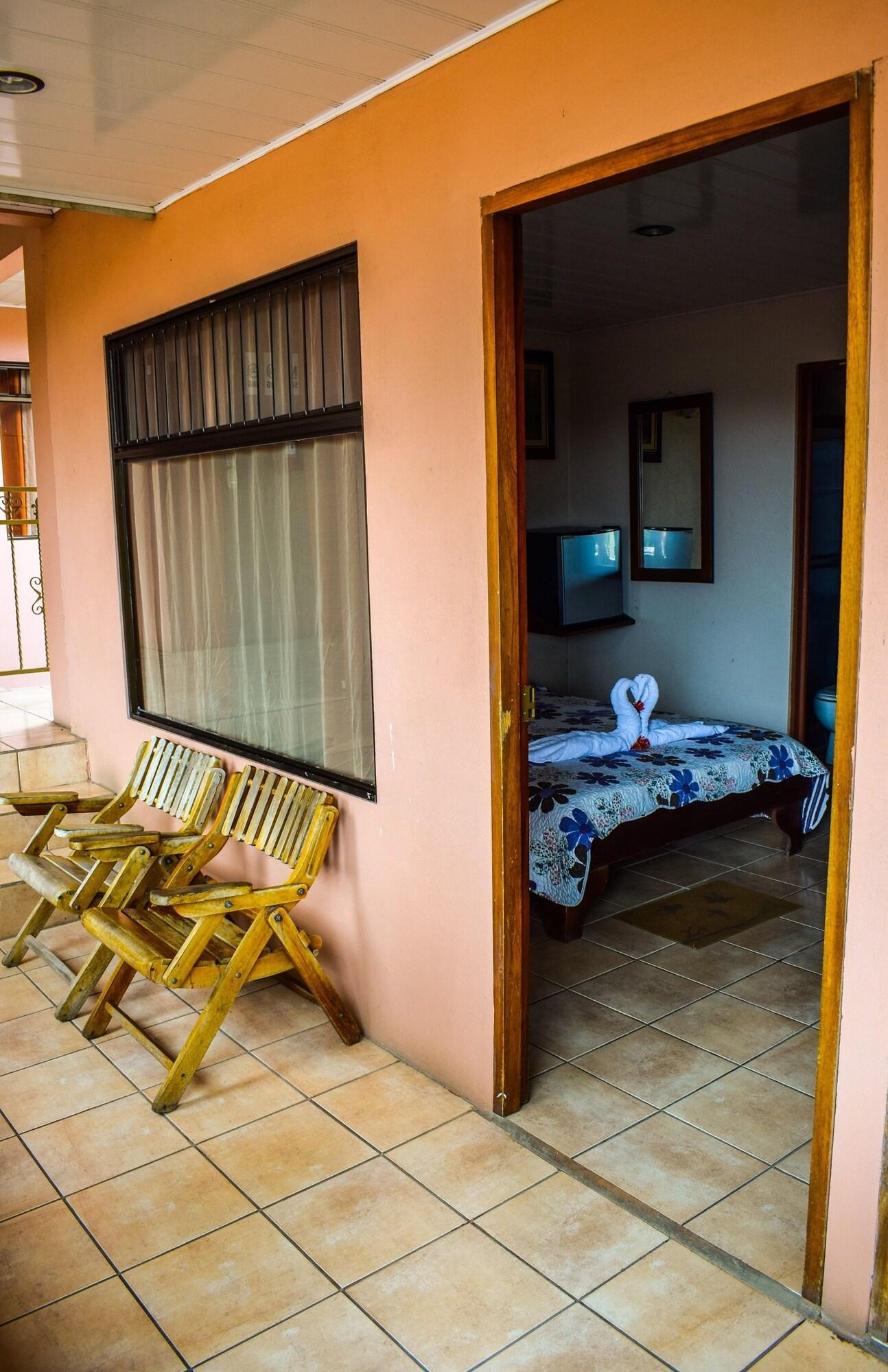 Hotel La Choza Inn La Fortuna Exterior photo